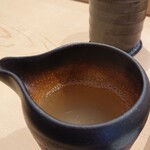 すし徳灑落 - 蕎麦湯の器は夜はお酒が入るのかなぁ？でも、蕎麦湯の濃いところが器を回しても上がらない。