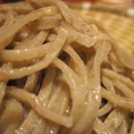 Teuchi Soba Ookawaya - 粗挽き蕎麦のアップ