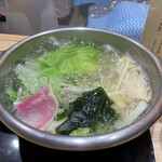 ひとりしゃぶしゃぶ 七代目 松五郎 - まずは野菜から。