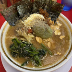 家系ラーメン 王道家直伝 との丸家 - 