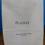 B-yond - ロゴがオシャレな紙袋