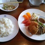 アルバトロス - 本日のランチ、金曜日はいお肉の日。