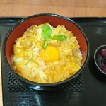 九州鳥若丸 - こだわり玉子の濃厚玉子丼・しば漬け