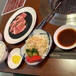 Yakiniku Shuraku Saramban - カルビ定食¥1100