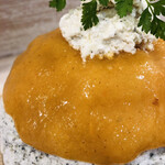 かき氷店 小桃 - トップのカッテージチーズはオリーブオイルと黒胡椒のマリネ仕立て