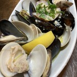 [Sorry it's sold out! ! ! 】Special portion! Steamed white wine with plenty of funabashi shellfish and various shellfish