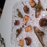 Convivio - 25年5月　3種前菜　ブリオッシュ、豆鯵マリネ、赤茄子・小玉葱赤ワイン煮