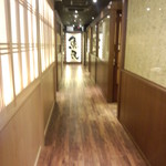 魚民 - （店内）通路