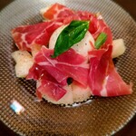 創作イタリアン Gemelli - ブラータチーズと生ハム、梨の盛り合わせ  オリジナル