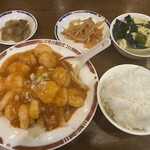 Shou Tai Rou - 2022/12/06
                        ランチメニュー
                        海老チリソース煮 930円
                        ✴︎ライス、スープ、烏龍茶 お替り可（ライスお替り2杯まで）