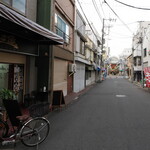 ラーメン 三亀 - 三吉橋商店街の三亀さん。奥は横浜橋商店街