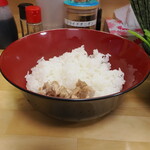 ラーメン 三亀 - 巨大お椀のご飯