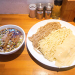 りきどう - 焙煎二色麺　つけ + 凄平麺