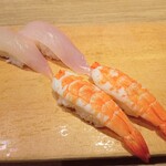 寿司 築地日本海 - カンパチ　エビ
