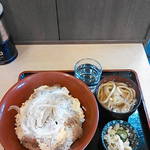 大盛庵 - カツ丼(ミニウドンが味噌汁代わりについてくる)