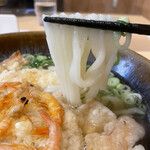 葉隠うどん - うどんはてろんっとして柔らかい