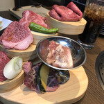 和牛放題の殿堂 宇田川町 肉屋横丁 - 