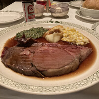 ロウリーズ・ザ・プライムリブ 恵比寿ガーデンプレイス店 - 東京カットです。もう少し厚くても良いか微妙かなー。