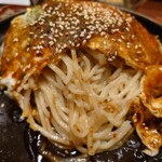 電光石火 - 中にはビッシリ焼きそば麺