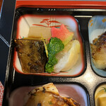 Waiki Takabee - 秋刀魚の柔らか煮、大根、カブの煮物