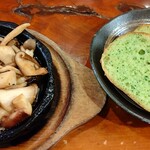 モンブラン 浅草店 - キノコソテーとガーリックトースト