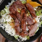 ステーキ食堂&肉飯 - 牛飯（肉150ｇ）ご飯大タレをかけました