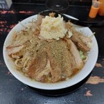 自家製太麺 ドカ盛 マッチョ - 山の頂きには(○_○)！！