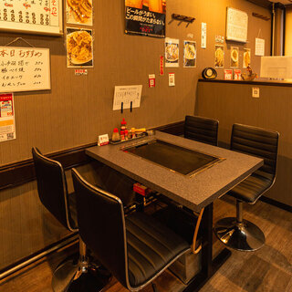昔ながらの使い勝手の良いテーブル席！