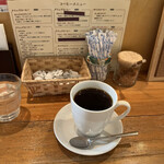 ビーアールコーヒー - ブレンドコーヒー300円。安くて薄くてたっぷり。胃に刺激少なめ。