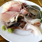 しーらすAQUA - 大皿を用意して 刺身を取りまくります！