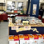 しーらすAQUA - こちらが売店です。どれも買いたくなります。