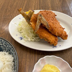 秀月食堂 - 肉厚アジフライ