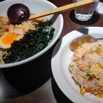 上海華龍 - 【2022.12.7(水)】本日の日替わり①(塩味玉子ラーメン&半チャーハン)900円