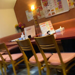 東海菜館 - テーブル席