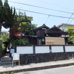 ビオキッチンミノリヲ - 左に駐車場有ります。