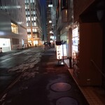 Ajidokoro Kitaguniya - ビル裏の薄暗い路地