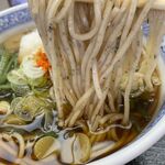 ごまそば遊鶴 - そば麺のアップ