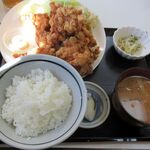 三喜食堂 - 鶏の唐揚げ定食　ご飯半ライス
