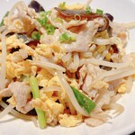 Chinese stir-fried pork and wood ear mushrooms