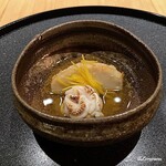 割烹 らん亭 - 海老芋の素揚げに炙りくもこ