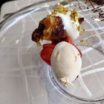 クイントカント - ピスタチオ　苺　トンカ豆