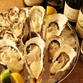 We have a wide variety of white wines that go well with Oyster! Enjoy comparing drinks