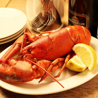 We are also proud of our fresh seafood dishes! We also have a wide variety of menus that go well with alcohol.