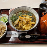 Sobadokoro Kitaen - かき揚げそば、炊き込みご飯