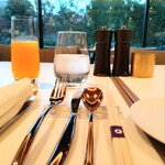 Nouvelle Epoque - 朝食のテーブル