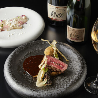 We offer wines carefully selected by our sommelier. A rich marriage with food