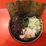 横浜家系総本山 吉村家直系店 ラーメン内田家 - 2022年6月　チャーシューメン+キクラゲ＋ねぎ　910＋100＋100円