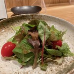 みやざき地頭鶏炭火焼 Kutsurogi 三四郎 - グリーンサラダ