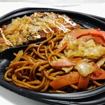 ヤマナカ - お好み焼き＆焼きそばセット358円 鮭こんぶおにぎり168円