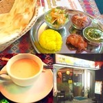 Everest Kitchen -Indian Nepali Restaurant- - エベレストスペシャルセット¥1450。これにパパドが付く。